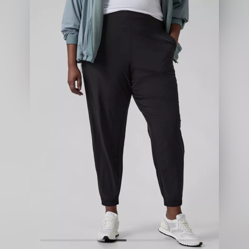 Athleta Brooklyn Textured Jogger Black Lightweight Athletic Pants